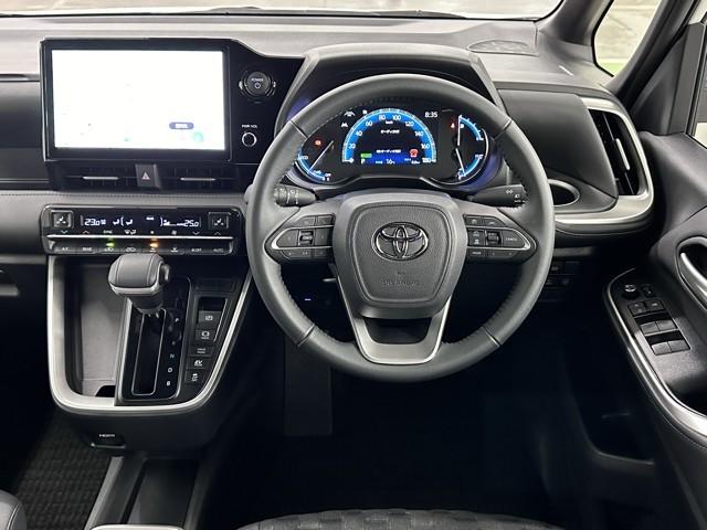 ヴォクシー ハイブリッドＳ－Ｚ　パワーウィンドウ　ＤＶＤ再生機能　インテリキー　横滑防止装置　地デジＴＶ　アクティブクルーズコントロール　フルオートエアコン　リアカメラ　エアバッグ　ＡＢＳ　１００Ｖ充電　ナビＴＶ　ＷＡＣ　キーレス（4枚目）