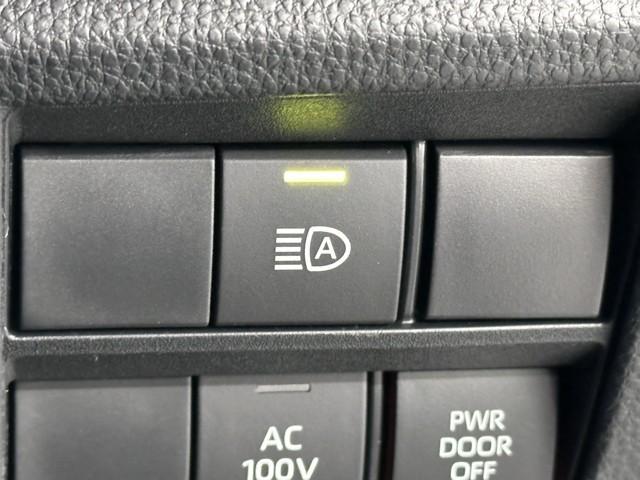 ヴォクシー ハイブリッドＳ－Ｚ　パワーウィンドウ　ＤＶＤ再生機能　インテリキー　横滑防止装置　地デジＴＶ　アクティブクルーズコントロール　フルオートエアコン　リアカメラ　エアバッグ　ＡＢＳ　１００Ｖ充電　ナビＴＶ　ＷＡＣ　キーレス（14枚目）