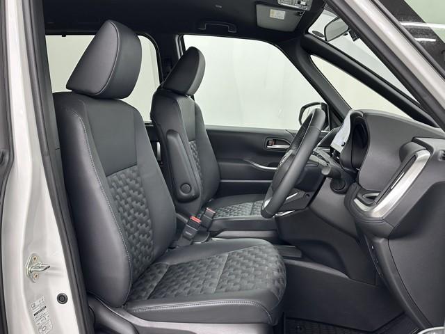 ヴォクシー ハイブリッドＳ－Ｚ　パワーウィンドウ　ＤＶＤ再生機能　インテリキー　横滑防止装置　地デジＴＶ　アクティブクルーズコントロール　フルオートエアコン　リアカメラ　エアバッグ　ＡＢＳ　１００Ｖ充電　ナビＴＶ　ＷＡＣ　キーレス（17枚目）