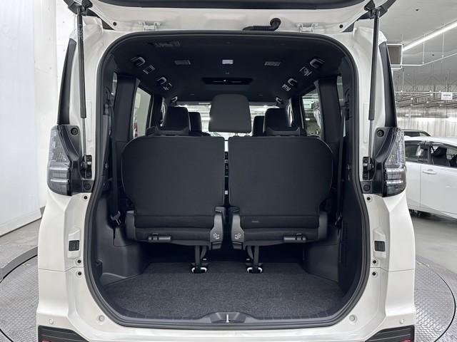 ヴォクシー ハイブリッドＳ－Ｚ　パワーウィンドウ　ＤＶＤ再生機能　インテリキー　横滑防止装置　地デジＴＶ　アクティブクルーズコントロール　フルオートエアコン　リアカメラ　エアバッグ　ＡＢＳ　１００Ｖ充電　ナビＴＶ　ＷＡＣ　キーレス（19枚目）