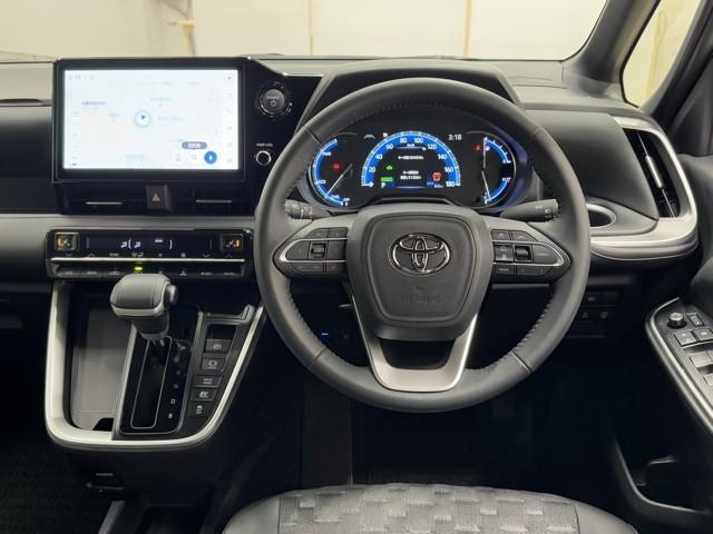 ヴォクシー ハイブリッドS-Z パワーウィンドウ DVD再生機能 インテリキー 横滑防止装置 地デジTV アクティブクルーズコントロール フルオートエアコン リアカメラ エアバッグ ABS 100V充電 ナビTV WAC キーレス(4枚目)