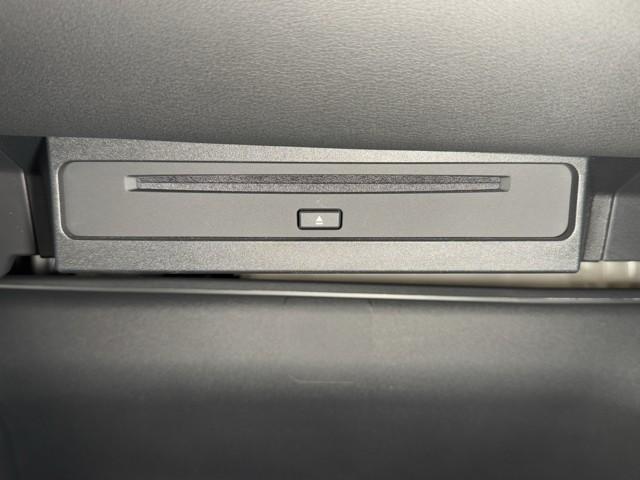 ヴォクシー ハイブリッドS-Z パワーウィンドウ DVD再生機能 インテリキー 横滑防止装置 地デジTV アクティブクルーズコントロール フルオートエアコン リアカメラ エアバッグ ABS 100V充電 ナビTV WAC キーレス(9枚目)