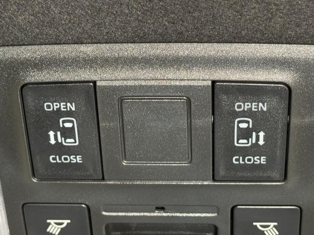 ヴォクシー ハイブリッドS-Z パワーウィンドウ DVD再生機能 インテリキー 横滑防止装置 地デジTV アクティブクルーズコントロール フルオートエアコン リアカメラ エアバッグ ABS 100V充電 ナビTV WAC キーレス(14枚目)