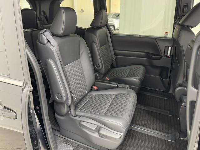 ヴォクシー ハイブリッドS-Z パワーウィンドウ DVD再生機能 インテリキー 横滑防止装置 地デジTV アクティブクルーズコントロール フルオートエアコン リアカメラ エアバッグ ABS 100V充電 ナビTV WAC キーレス(17枚目)