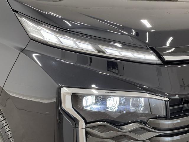 ヴォクシー ハイブリッドS-Z パワーウィンドウ DVD再生機能 インテリキー 横滑防止装置 地デジTV アクティブクルーズコントロール フルオートエアコン リアカメラ エアバッグ ABS 100V充電 ナビTV WAC キーレス(18枚目)