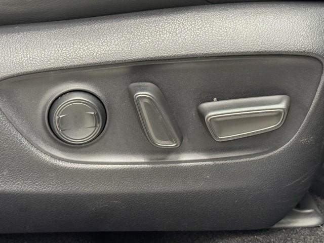 ハリアーハイブリッド Ｚ　地上デジタル　衝突被害軽減　サイドエアバッグ　ＬＥＤランプ　Ｂモニタ　クルコン　ナビＴＶ　１オーナー　アイドリングストップ　横滑り防止装置　スマートキー　盗難防止システム　ＡＢＳ　アルミ　ＥＴＣ付（13枚目）