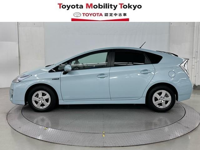 プリウス Ｓ　アイドリングストップ搭載　Ｂモニタ－　インテリキー　ＨＤＤナビゲーション　デュアルエアバック　エアＢ　イモビライザー　ドライブレコ－ダ－　ＤＶＤ再生可能　ナビＴＶ　ＡＵＴＯエアコン　横スベリ防止（3枚目）