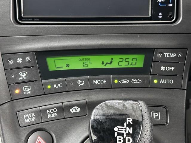 プリウス Ｓ　アイドリングストップ搭載　Ｂモニタ－　インテリキー　ＨＤＤナビゲーション　デュアルエアバック　エアＢ　イモビライザー　ドライブレコ－ダ－　ＤＶＤ再生可能　ナビＴＶ　ＡＵＴＯエアコン　横スベリ防止（10枚目）