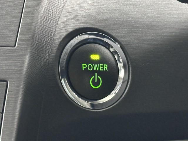 プリウス Ｓ　アイドリングストップ搭載　Ｂモニタ－　インテリキー　ＨＤＤナビゲーション　デュアルエアバック　エアＢ　イモビライザー　ドライブレコ－ダ－　ＤＶＤ再生可能　ナビＴＶ　ＡＵＴＯエアコン　横スベリ防止（13枚目）