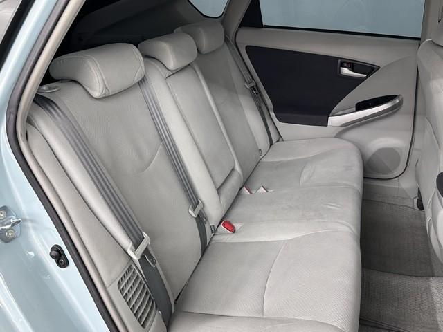 プリウス Ｓ　アイドリングストップ搭載　Ｂモニタ－　インテリキー　ＨＤＤナビゲーション　デュアルエアバック　エアＢ　イモビライザー　ドライブレコ－ダ－　ＤＶＤ再生可能　ナビＴＶ　ＡＵＴＯエアコン　横スベリ防止（17枚目）