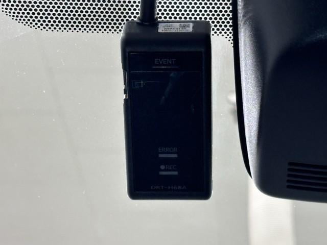 カローラフィールダー ハイブリッド　ＥＸ　衝突軽減　スマートキー＆プッシュスタート　サイドエアバック　Ｂモニター　ドラレコ　アイドリングストップ　ワンセグ　オートエアコン　横滑り防止装置　ナビＴＶ　ＥＴＣ　キーレス　メモリーナビ　記録簿（13枚目）