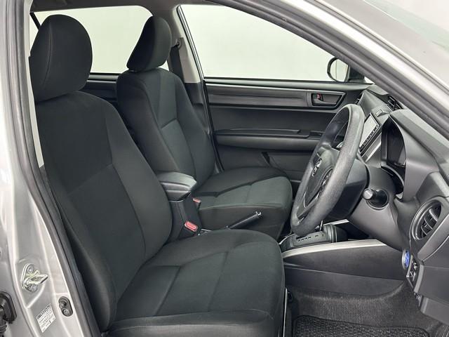 カローラフィールダー ハイブリッド　ＥＸ　衝突軽減　スマートキー＆プッシュスタート　サイドエアバック　Ｂモニター　ドラレコ　アイドリングストップ　ワンセグ　オートエアコン　横滑り防止装置　ナビＴＶ　ＥＴＣ　キーレス　メモリーナビ　記録簿（16枚目）