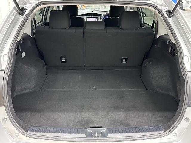 カローラフィールダー ハイブリッド　ＥＸ　衝突軽減　スマートキー＆プッシュスタート　サイドエアバック　Ｂモニター　ドラレコ　アイドリングストップ　ワンセグ　オートエアコン　横滑り防止装置　ナビＴＶ　ＥＴＣ　キーレス　メモリーナビ　記録簿（18枚目）