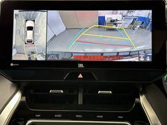 パノラミックビューモニターシステムが付いているので車の上から見た映像が確認できますよ。　一目で車両周辺の情報を確認できますが、直接安全をご確認下さい。 6