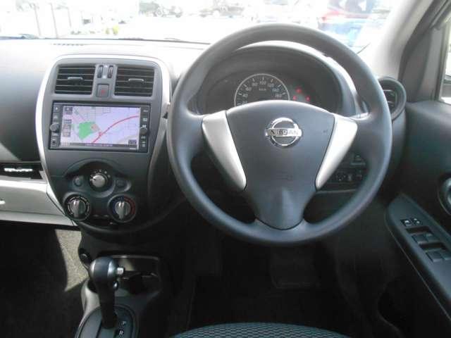 マーチ １．２　Ｘ　Ｖセレクション　ＥＴＣ車載器　盗難防止装置　スマートキー　オートエアコン　キーフリー　Ｗエアバック　メンテナンスノート　ワンオーナー　ワンセグＴＶ　ＡＢＳ　パワーウィンドウ　パワーステアリング　メモリーナビ　ナビＴＶ（4枚目）