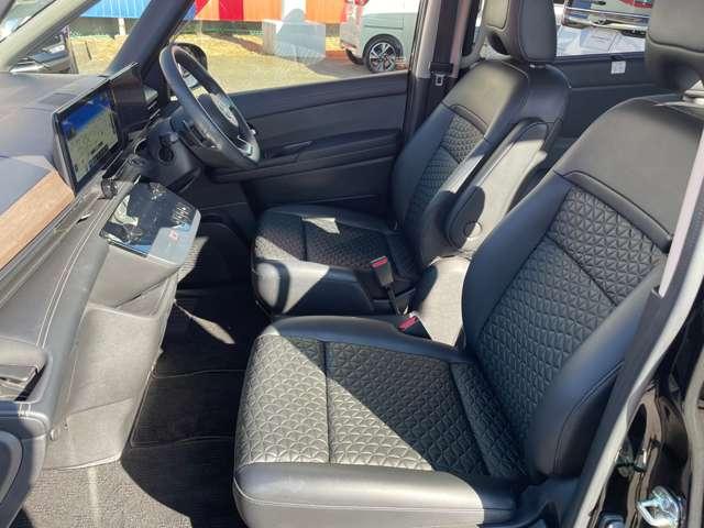 セレナ ２．０　ハイウェイスターＶ　プロパイロット　メーカーナビ　ドラレコ　Ｗ電動スライド　レーダークルコン　レーンアシスト　ＬＥＤランプ　ワンオーナー車　盗難防止システム　ＥＴＣ装備　カーテンエアバッグ　アルミホイール　キーフリー　メモリ－ナビ　ナビＴＶ　記録簿　エアコン（11枚目）