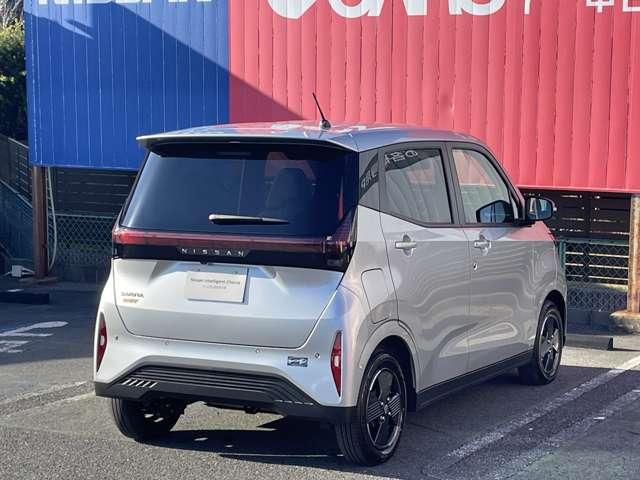 サクラ Ｘ　純正９インチナビ　充電ケーブル　アラウンドヴューモニター　運転席エアバック　ＡＡＣ　ＬＥＤヘッドランプ　試乗車　スマートキー　レーンアシスト　盗難防止システム　禁煙車　キーレスエントリー　ワンオーナー　バックモニター　アルミホイール（2枚目）