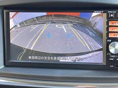 バックカメラで後方をしっかり確認できるので、安心して駐車できます。 6