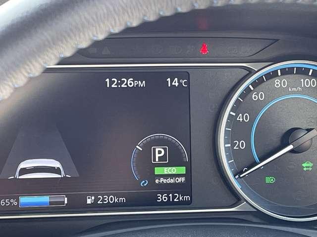 リーフ e+ X 当社試乗車・ クルーズコントロール カーナビ ETC バックカメラ メモリーナビ オートエアコン サイドエアバック Wエアバック AW キーフリー 禁煙車 ABS イモビライザー レーダーブレーキ レーンアシスト(3枚目)