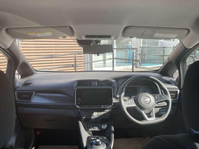 リーフ e+ X 当社試乗車・ クルーズコントロール カーナビ ETC バックカメラ メモリーナビ オートエアコン サイドエアバック Wエアバック AW キーフリー 禁煙車 ABS イモビライザー レーダーブレーキ レーンアシスト(4枚目)