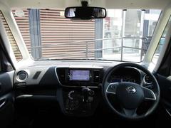 運転席周りの視界もよくハンドルも軽い取り回しなのですごく運転がしやすい車です。 2