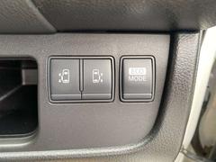 左右どちらからでも乗り降りＯ，Ｋ更に車内からは運転席の開閉スイッチで車外からはドアハンドル操作やインテリキーについている開閉ボタンでも開閉◎挟み込み防止機能で更に安心です（＾＾） 5
