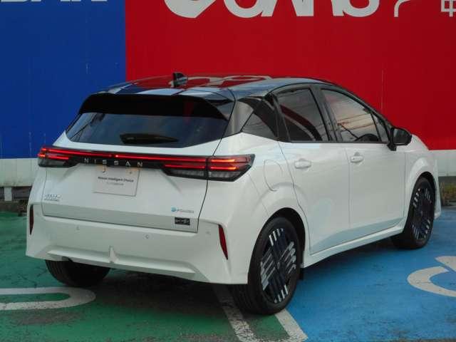 オーラ １．２　Ｇ　レザーエディション　本革シート・スマートルームミラー　ワンオーナ　追突防止　本革　車線逸脱警報装置　禁煙車　ＬＥＤ　盗難防止　バックモニター　インテリジェントキー　メモリーナビゲーション　ＡＷ　キーレスエントリー　オートエアコン　展示試乗車ＵＰ　ＡＢＳ（2枚目）