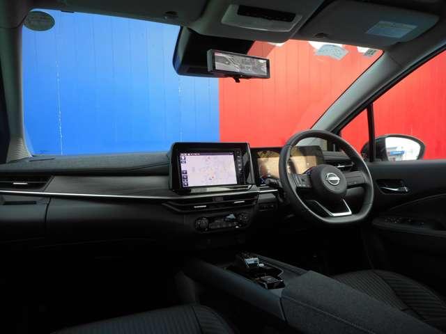 オーラ １．２　Ｇ　レザーエディション　本革シート・スマートルームミラー　ワンオーナ　追突防止　本革　車線逸脱警報装置　禁煙車　ＬＥＤ　盗難防止　バックモニター　インテリジェントキー　メモリーナビゲーション　ＡＷ　キーレスエントリー　オートエアコン　展示試乗車ＵＰ　ＡＢＳ（4枚目）