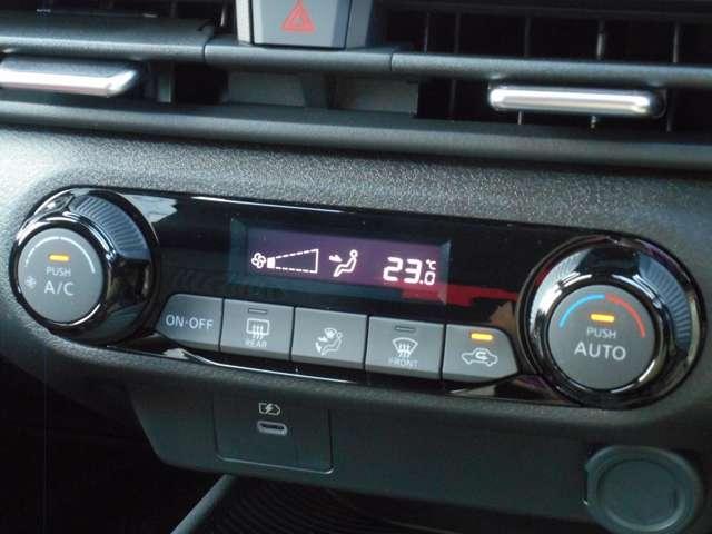 オーラ １．２　Ｇ　レザーエディション　本革シート・スマートルームミラー　ワンオーナ　追突防止　本革　車線逸脱警報装置　禁煙車　ＬＥＤ　盗難防止　バックモニター　インテリジェントキー　メモリーナビゲーション　ＡＷ　キーレスエントリー　オートエアコン　展示試乗車ＵＰ　ＡＢＳ（12枚目）