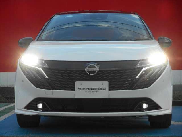 オーラ １．２　Ｇ　レザーエディション　本革シート・スマートルームミラー　ワンオーナ　追突防止　本革　車線逸脱警報装置　禁煙車　ＬＥＤ　盗難防止　バックモニター　インテリジェントキー　メモリーナビゲーション　ＡＷ　キーレスエントリー　オートエアコン　展示試乗車ＵＰ　ＡＢＳ（17枚目）
