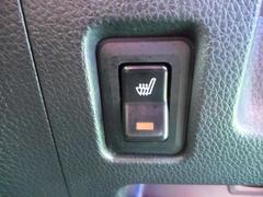 両側電動スライドドアです。左右どちらからでも乗り降りＯＫ！更に車内からは運転席の開閉スイッチで車外からはドアハンドル操作やインテリキーについている開閉ボタンでも開閉◎挟み込み防止機能で更に安心です！ 7