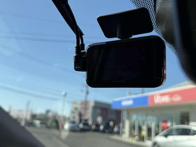 ノート 1.2 e-POWER メダリスト 被害軽減ブレーキ TVナビ ドライブレコーダ バックモニター インテリキー アイドリングストップ 盗難防止装置 LEDランプ 車線逸脱警報システム ワンオーナー キーフリー アルミホイール 記録簿(9枚目)