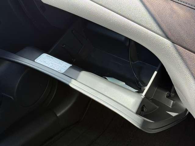 エクストレイル ２．０　２０Ｘｉ　２列車　４ＷＤ　セキュリティ　リアカメラ　追従クルーズ　ＬＥＤ　インテリジェントキー　ＬＤＷ　サイドカメラ　ＥＴＣ　Ａストップ　ＡＡＣ　ナビ＆ＴＶ　メモリーナビ　キーフリー　アルミホイール　ワンセグＴＶ　エアバッグ（13枚目）