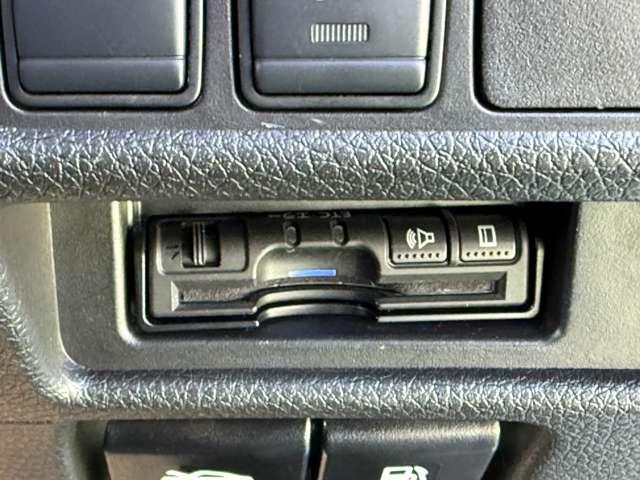 エクストレイル ２．０　２０Ｘｉ　２列車　４ＷＤ　セキュリティ　リアカメラ　追従クルーズ　ＬＥＤ　インテリジェントキー　ＬＤＷ　サイドカメラ　ＥＴＣ　Ａストップ　ＡＡＣ　ナビ＆ＴＶ　メモリーナビ　キーフリー　アルミホイール　ワンセグＴＶ　エアバッグ（19枚目）