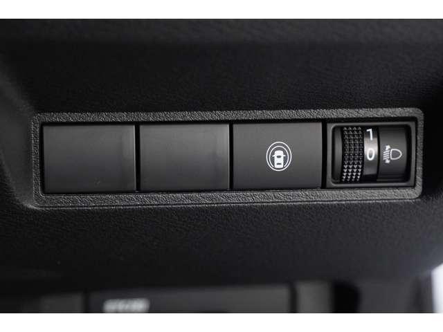 ノート 1.2 X 当社試乗車アップ ニッサンコネクトナビ リアカメラ 衝突被害軽減ブレ-キ 全方位カメラ 禁煙車 LEDヘッドライト レーンアシスト インテリジェントキー ワンオーナー アイドリングストップ 整備記録簿 盗難防止システム サイドカメラ ABS(8枚目)