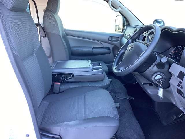 NV350キャラバンバン 2.0 DX ロングボディ ・雹害車 ブレーキサポート ワンオ-ナ-車 整備記録簿 キーレスリモコン パワーウインド ETC車載器 盗難防止装置 AC エアバック PS ABS付(13枚目)