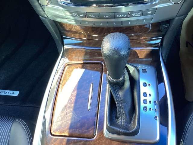 電動サイドブレーキや、ブレーキオートホールドなど先進技術もボタン１つで操作可能です☆