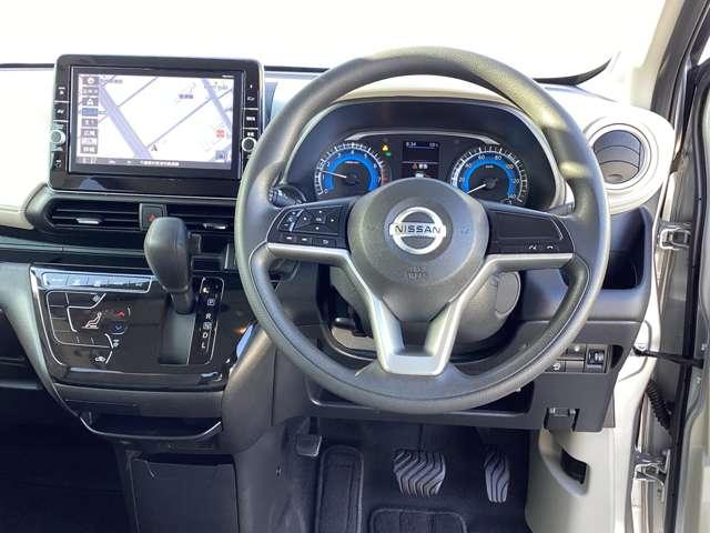 デイズ ６６０　Ｘ　メモリナビゲーション　アラウンドＭ　踏み間違え防止　スマートキー　イモビライザー　バックカメラ　ＥＴＣ　レーンキープ　アイドリングストップ　キーレス　フルオートエアコン　ナビＴＶ　ＷＡＢ　記録簿　運転席エアバック　ＰＳ（12枚目）