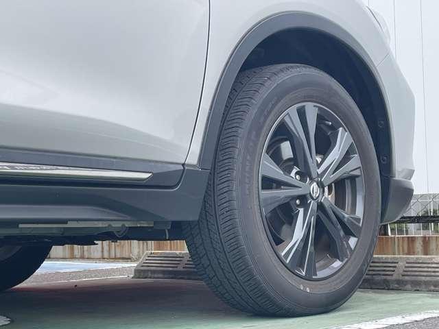 エクストレイル ２．０　２０Ｘｉ　２列車　アイドリングストップ車　ＬＥＤヘットライト　Ｒカメラ　盗難防止装置　インテリキー　レーンキープアシスト　ドライブレコーダー　記録簿　キーフリー　１オーナー　ＴＶナビ　オートエアコン　アルミホイール（20枚目）