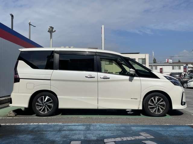 セレナ ２．０　ハイウェイスター　Ｖ　後席モニター　純正ナビ　ＥＴＣ付　サイドエアバッグ　アラウンドビュ－　１オナ　アルミ　衝突被害軽減　ＬＤＰ　エアバッグ　両側オートスライドドア　ＬＥＤライト　インテリジェントキー　点検記録簿　サイドカメラ　メモリーナビ　ナビＴＶ（2枚目）