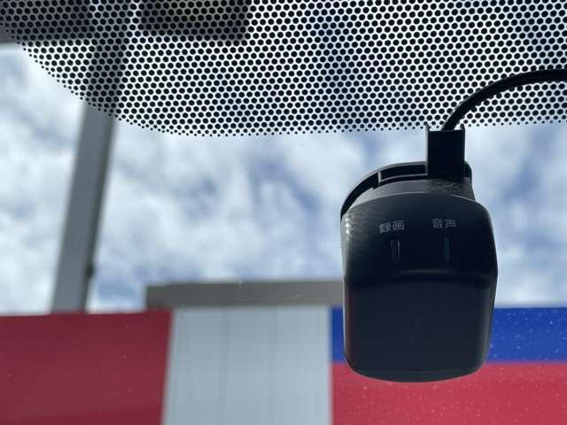 セレナ ２．０　ハイウェイスター　Ｖ　後席モニター　純正ナビ　ＥＴＣ付　サイドエアバッグ　アラウンドビュ－　１オナ　アルミ　衝突被害軽減　ＬＤＰ　エアバッグ　両側オートスライドドア　ＬＥＤライト　インテリジェントキー　点検記録簿　サイドカメラ　メモリーナビ　ナビＴＶ（10枚目）