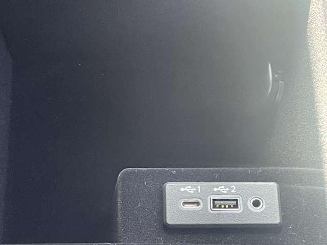 スカイライン ３．０　ＧＴ　レーンアシスト　アラウンドビューモニター　ワンオーナー　セキュリティー　ナビＴＶ　整備記録簿　サイドモニター　スマートキー　バックモニター　オートエアコン　メモリーナビ　アルミホイール（13枚目）