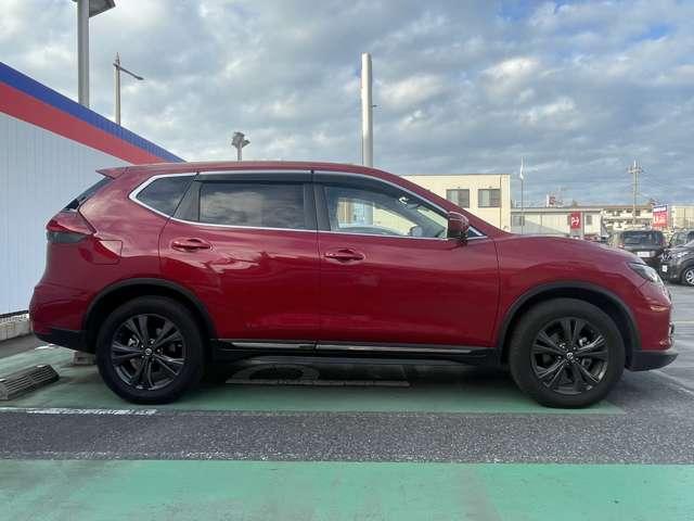 エクストレイル 2.0 20Xi Vセレクション 2列車 4WD 踏み間違い防止 盗難防止 全周囲モニター オールモード4WD LDP レーダークルーズ ETC 1オナ アルミ メモリーナビ スマートキー バックモニター ABS オートエアコン ナビTV ドラレコ(2枚目)