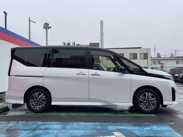 セレナ ２．０　ハイウェイスターＶ　Ｗ電動スライド　レーダークルコン　レーンアシスト　ＬＥＤランプ　ワンオーナー車　盗難防止システム　ＥＴＣ装備　カーテンエアバッグ　アルミホイール　キーフリー　メモリ－ナビ　ナビＴＶ　記録簿　エアコン（2枚目）