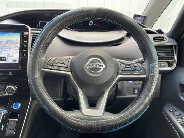 セレナ １．２　ｅ－ＰＯＷＥＲ　ハイウェイスター　Ｖ　アーバンクロム　インテリジェントエマージェンシーブレーキ　全周囲カメラ　アダプティブクルーズ　ＥＴＣ　両側自動ドア　レーンアシスト　ドラレコ　ワンオーナー　インテリキー　バックカメラ　ＡＢＳ　オートエアコン（5枚目）