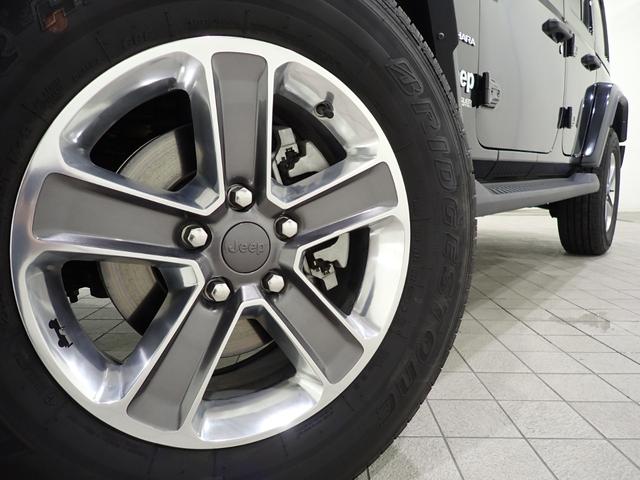 ジープ・ラングラーアンリミテッド サハラ　認定中古車保証対象　　４ＷＤ　衝突軽減ブレーキ　障害物センサー前後　アダプティブクルーズコントロール　ＡｐｐｌｅＣａｒＰｌａｙ　ＡｎｄｏｒｉｄＡｕｔｏ　レザーシート　ブラインドスポットアラート（8枚目）