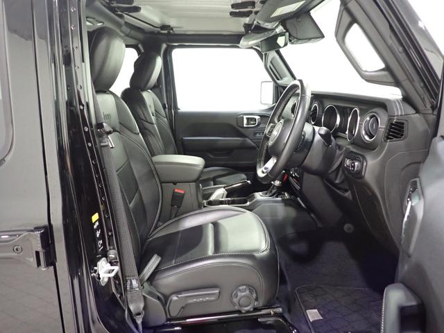ジープ・ラングラーアンリミテッド サハラ　認定中古車保証対象　　４ＷＤ　衝突軽減ブレーキ　障害物センサー前後　アダプティブクルーズコントロール　ＡｐｐｌｅＣａｒＰｌａｙ　ＡｎｄｏｒｉｄＡｕｔｏ　レザーシート　ブラインドスポットアラート（16枚目）