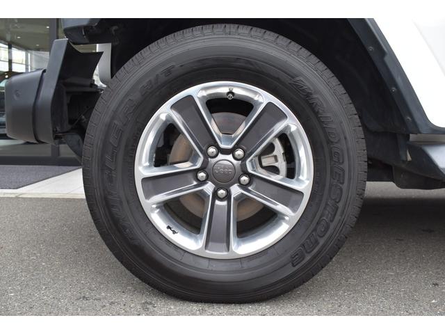 ジープ・ラングラーアンリミテッド サハラ　認定中古車保証付　整備付　　禁煙車　１８インチアルミホイール　　フルセグ　ＥＴＣ　バックカメラ　フロントカメラ　サイドカメラ　サイドステップ　アルパインサウンドシステム　ＡＣＣ　ドライブレコーダー（8枚目）