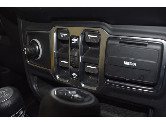 ジープ・ラングラーアンリミテッド サハラ　認定中古車保証付　整備付　　禁煙車　１８インチアルミホイール　　フルセグ　ＥＴＣ　バックカメラ　フロントカメラ　サイドカメラ　サイドステップ　アルパインサウンドシステム　ＡＣＣ　ドライブレコーダー（24枚目）