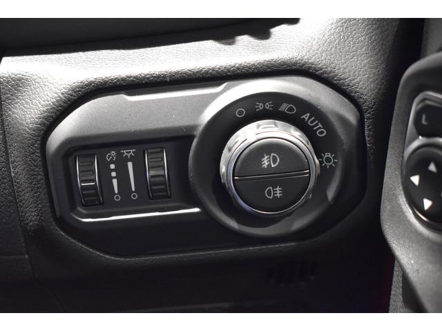 ジープ・ラングラーアンリミテッド サハラ パワートップ(23枚目)